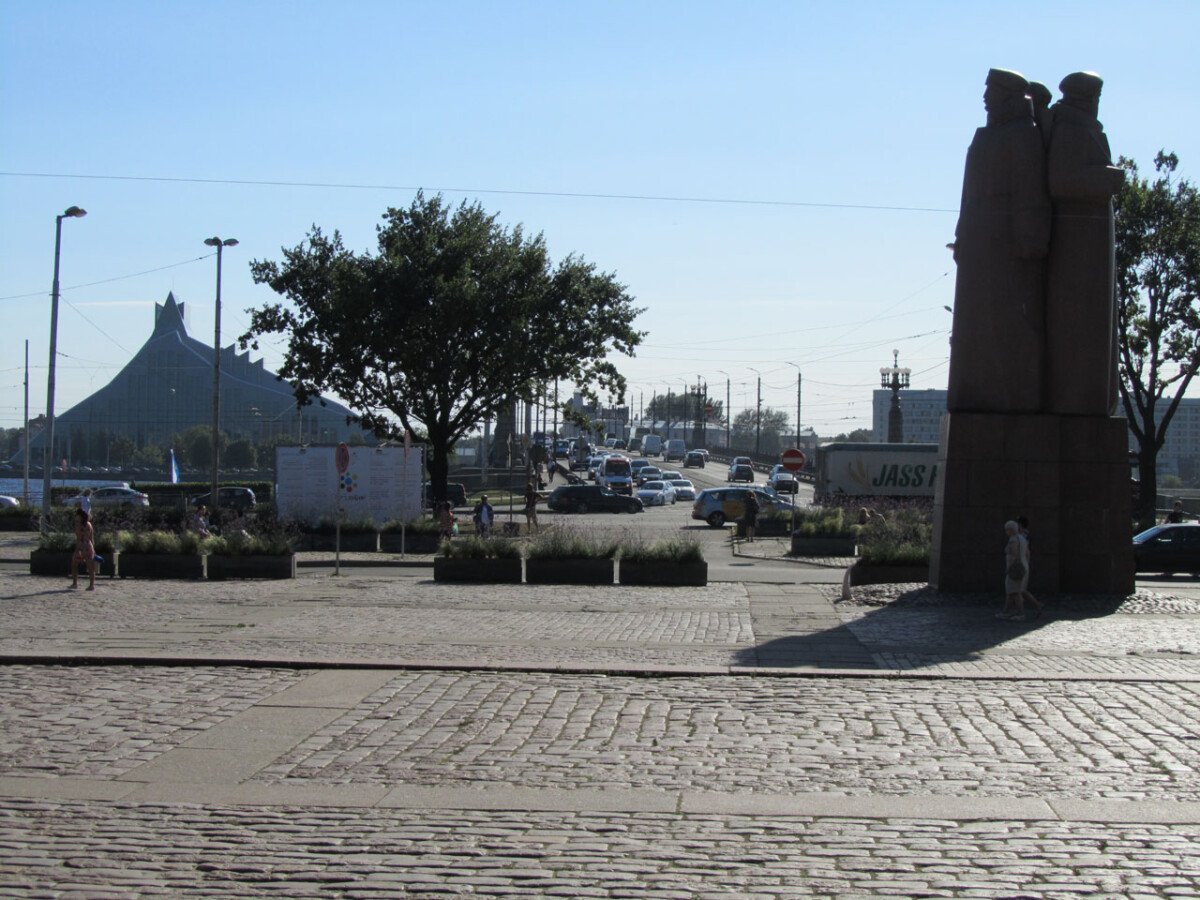 Latviešu strēlnieku laukumu labiekārtos “Skonto būve”