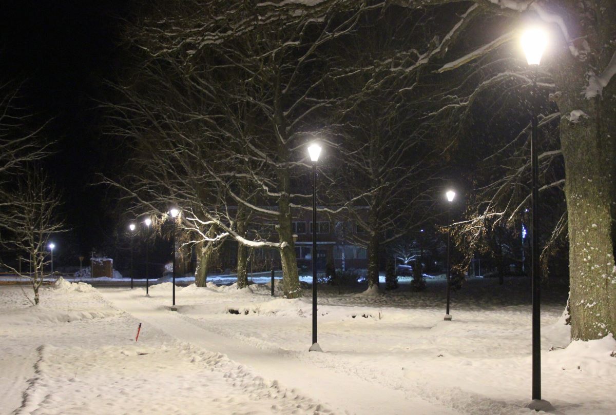 Strenču pilsētas parks ieguvis jaunu apgaismojumu