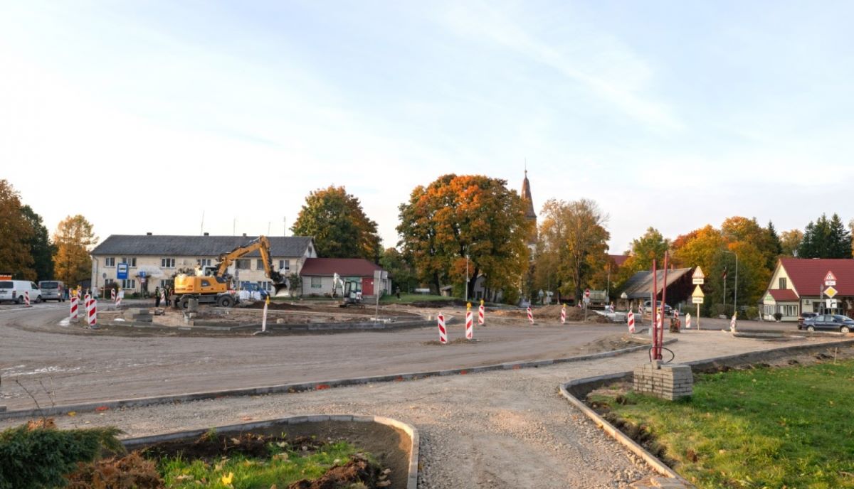 Suntažu centrā turpinās rotācijas apļa izbūve