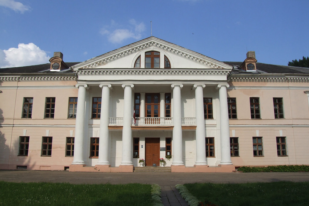 Atjauno Svitenes muižas kungu ēku