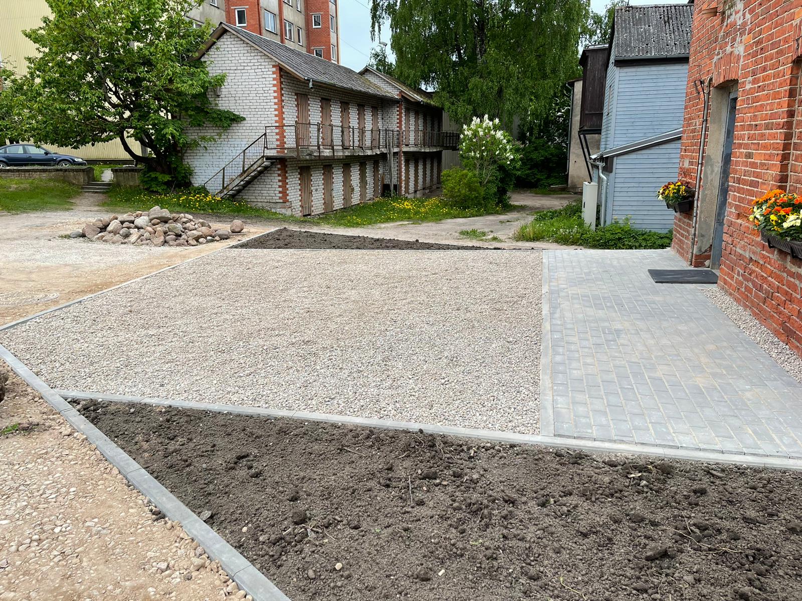 Talsu novadā labiekārtoti vairāki daudzdzīvokļu māju pagalmi