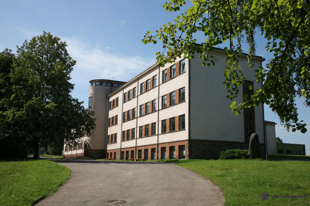 Ekspluatācijā pieņemta renovētā Talsu Valsts ģimnāzijas ēka