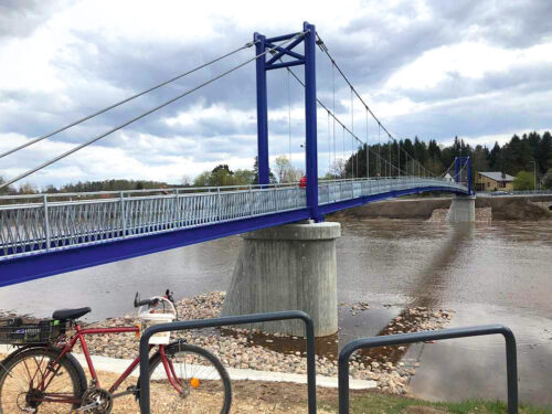 Ekspluatācijā nodots jaunais gājēju tilts pār Ogres upi