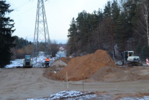 Tukumā turpinās gājēju celiņu un autostāvvietu izbūve vairākās ielās