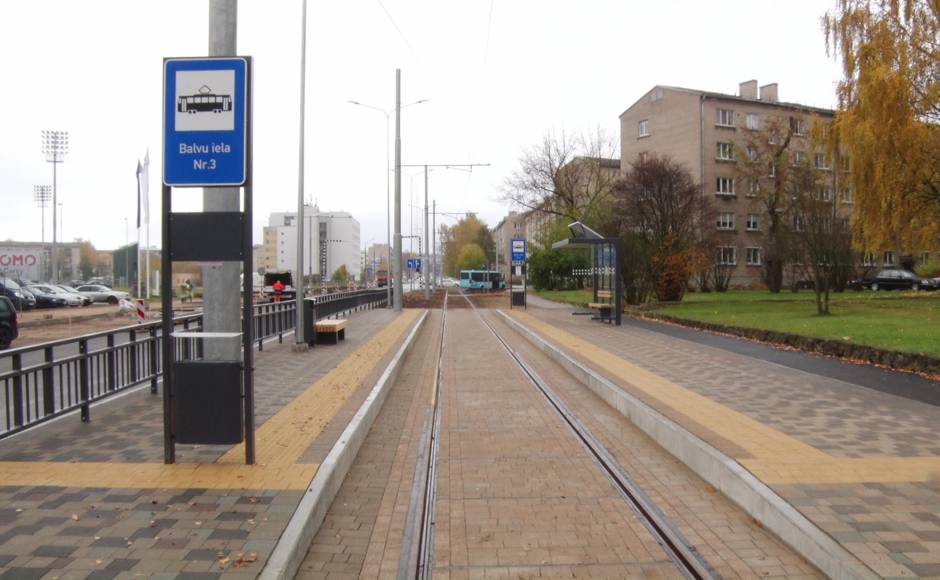 Ekspluatācijā pieņemta atjaunotā tramvaja līnija Daugavpilī