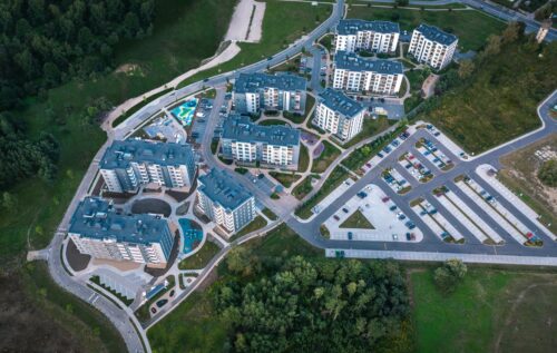 Ekspluatācijā nodotas trīs jaunas mājas projektā 