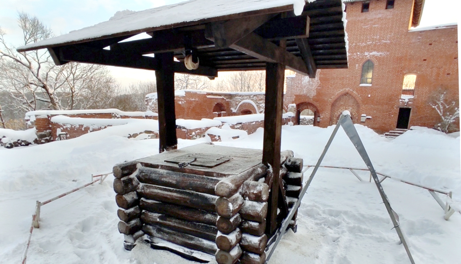 Atjaunota Turaidas pils vēsturiskā koka grodu aka
