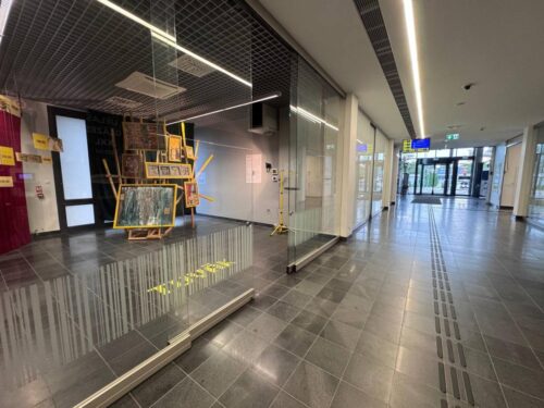 Mākslas skolas audzēkņi radoši izmanto būvniecības atkritumus