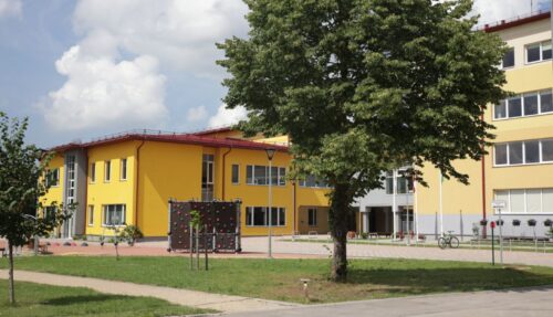 Ekspluatācijā pieņemta Ulbrokas vidusskolas jaunā piebūve