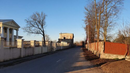 Uzvaras ielā Jelgavā pārbūvēts apgaismojums