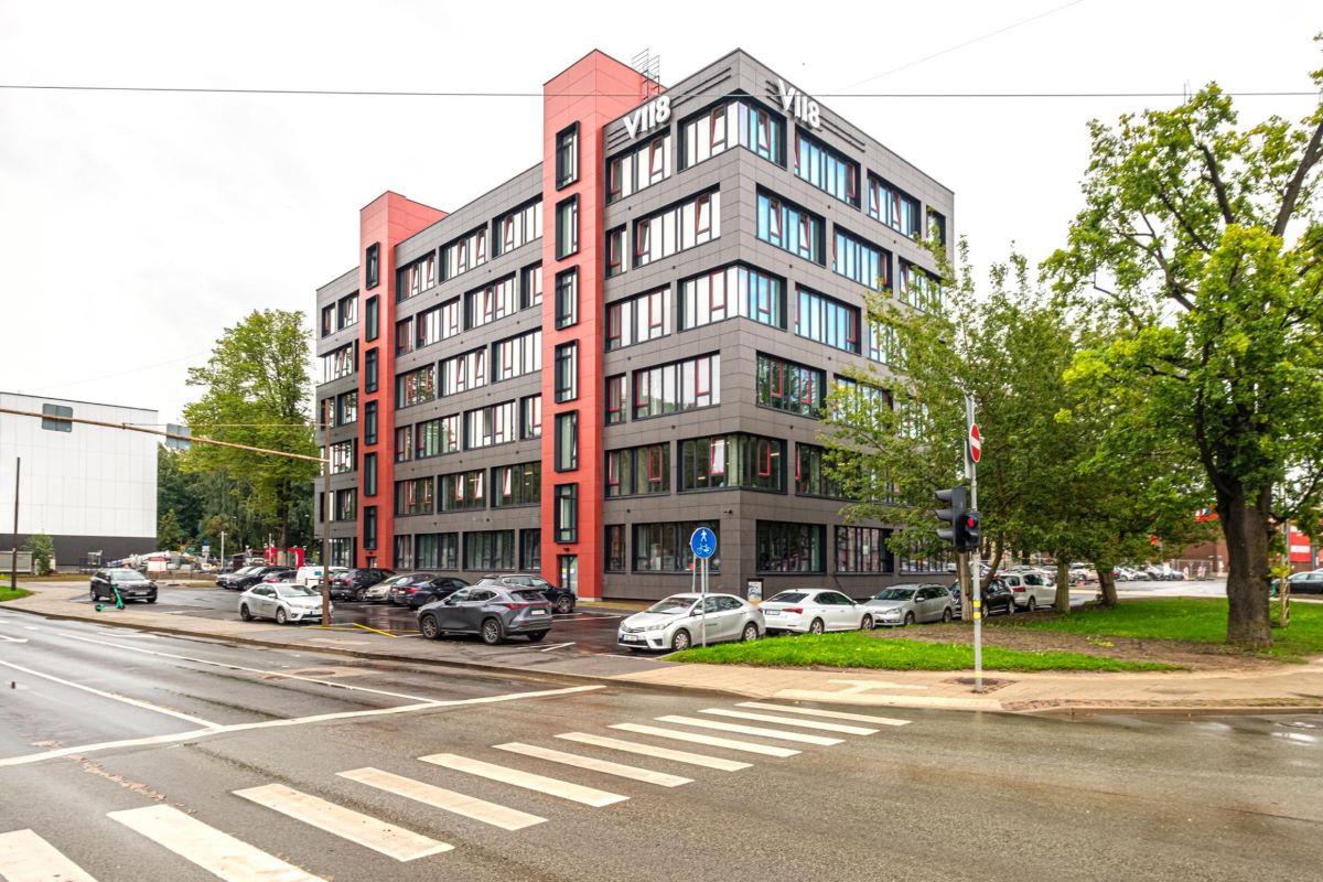 Pēc pārbūves ekspluatācijā nodota videi draudzīga biroja ēka Rīgā