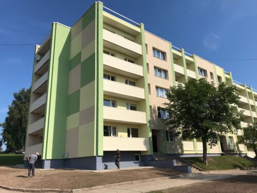 Renovē daudzdzīvokļu mājas Valkā