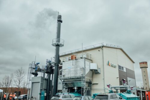 Valmierā atklāta jaunā šķeldas katlumāja