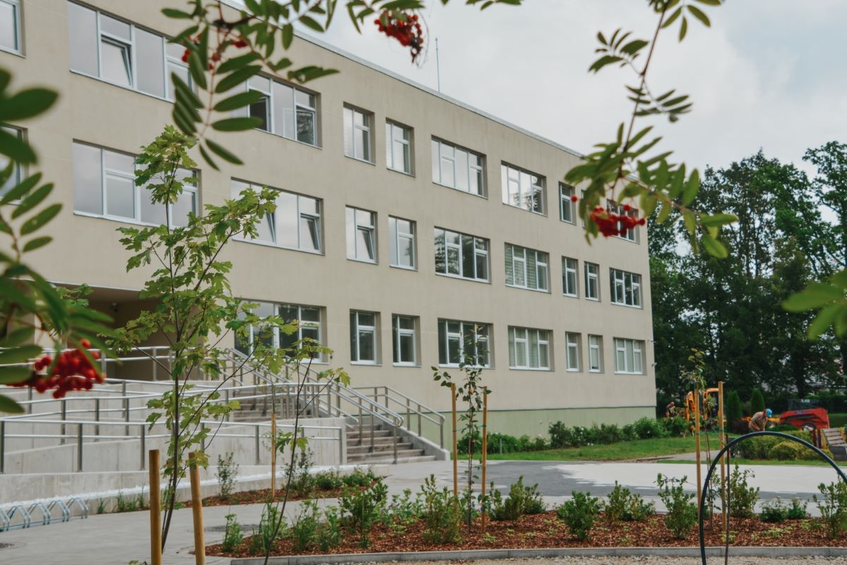 Valmierā pēc vērienīgas pārbūves atklāta PII “Varavīksne”