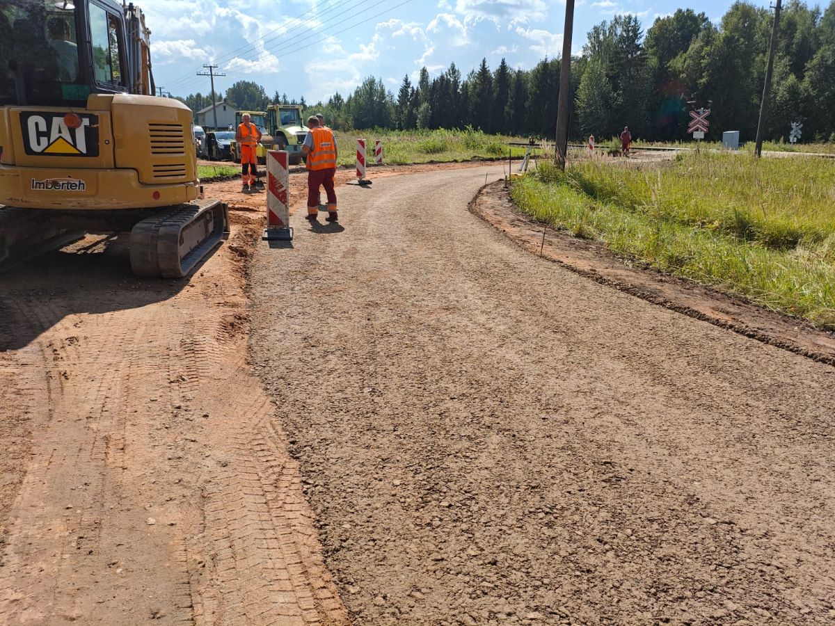 Valmieras novadā atjauno grants ceļus un veic divkārtu virsmas apstrādi