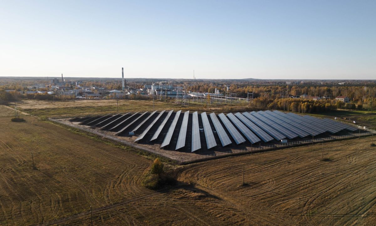 Valmieras novadā izbūvēta industriāla mēroga saules elektrostacija