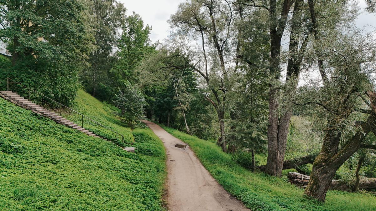 Turpinās būvprojekta izstrāde par Gaujas krasta promenādes izbūvi Valmierā