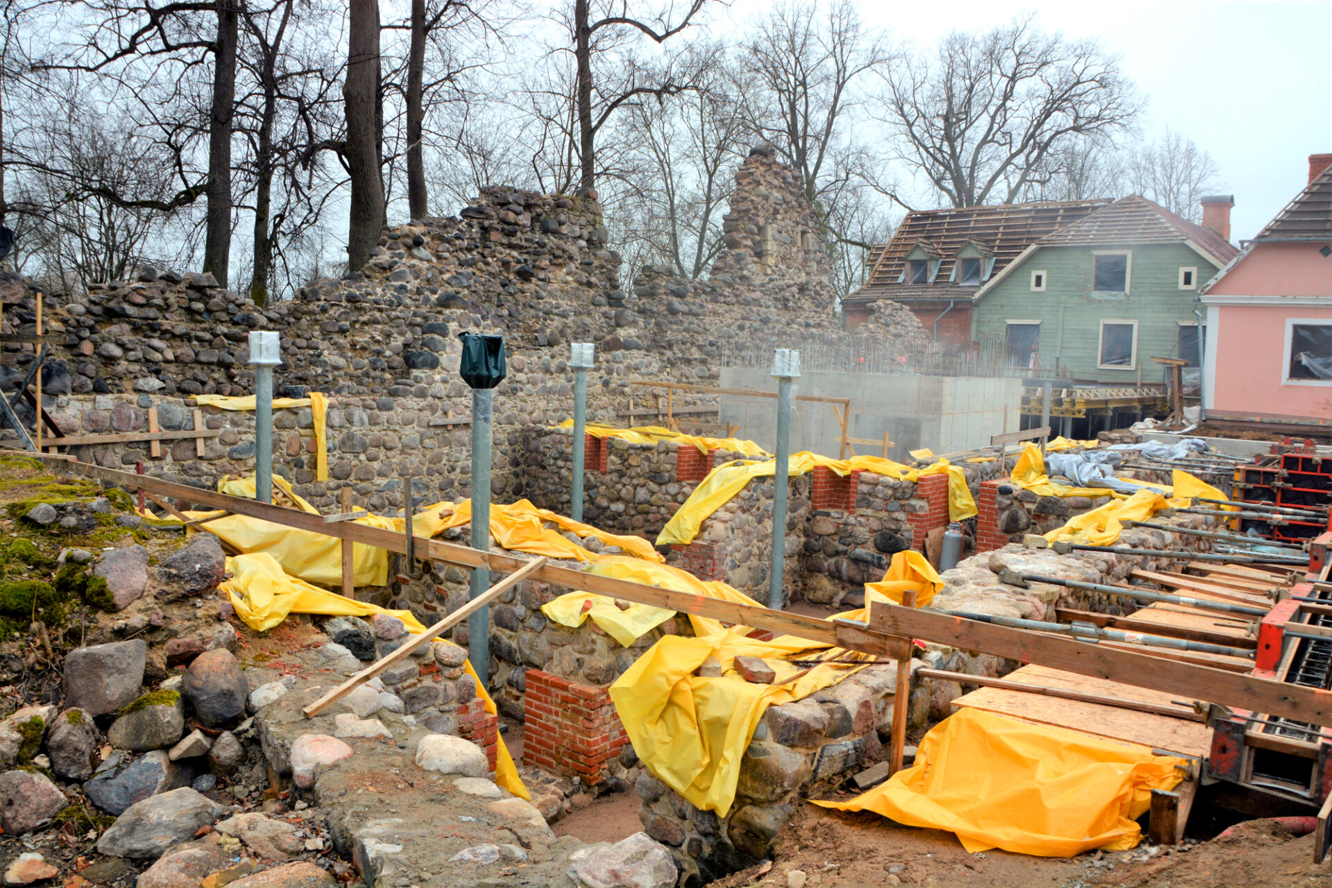 Atsāksies Valmieras pils ziemeļrietumu mūru restaurēšana