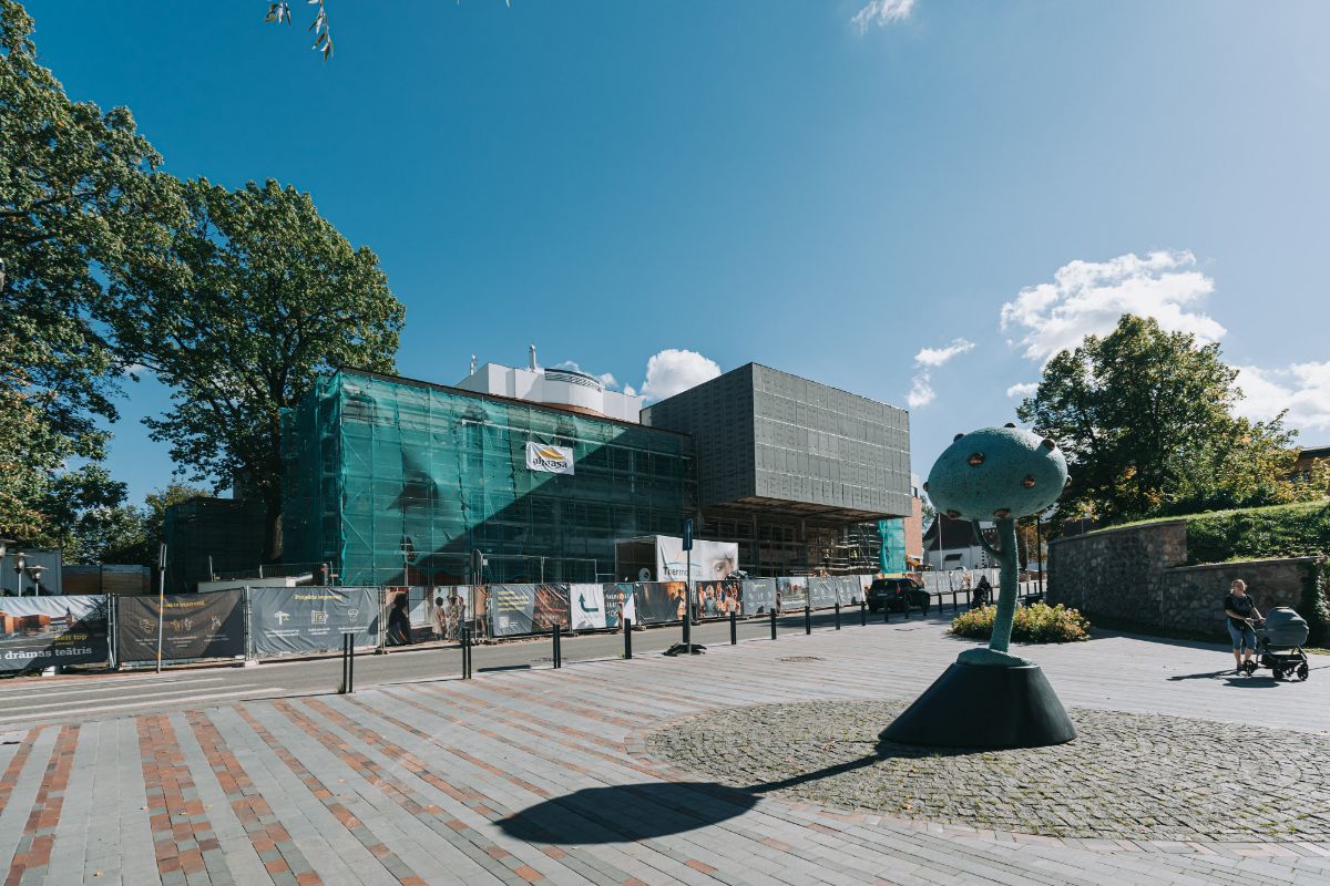 Paveikta vairāk nekā puse paredzēto būvdarbu Valmieras Drāmas teātrī