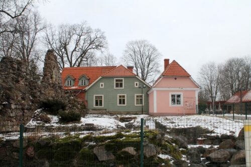 Senākā koka ēka Latvijas pilsētās – Valmieras Vecā aptieka