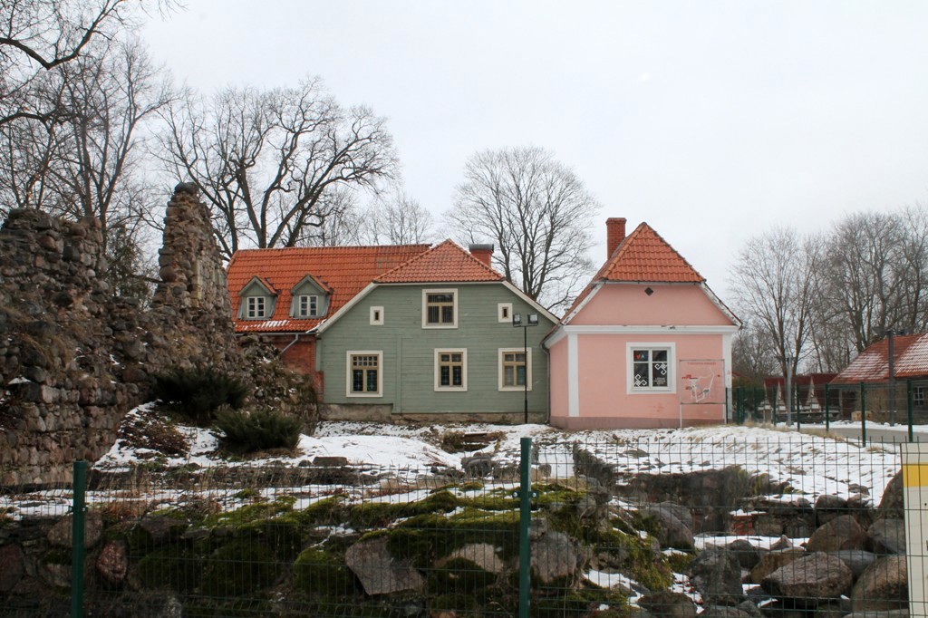Senākā koka ēka Latvijas pilsētās – Valmieras Vecā aptieka