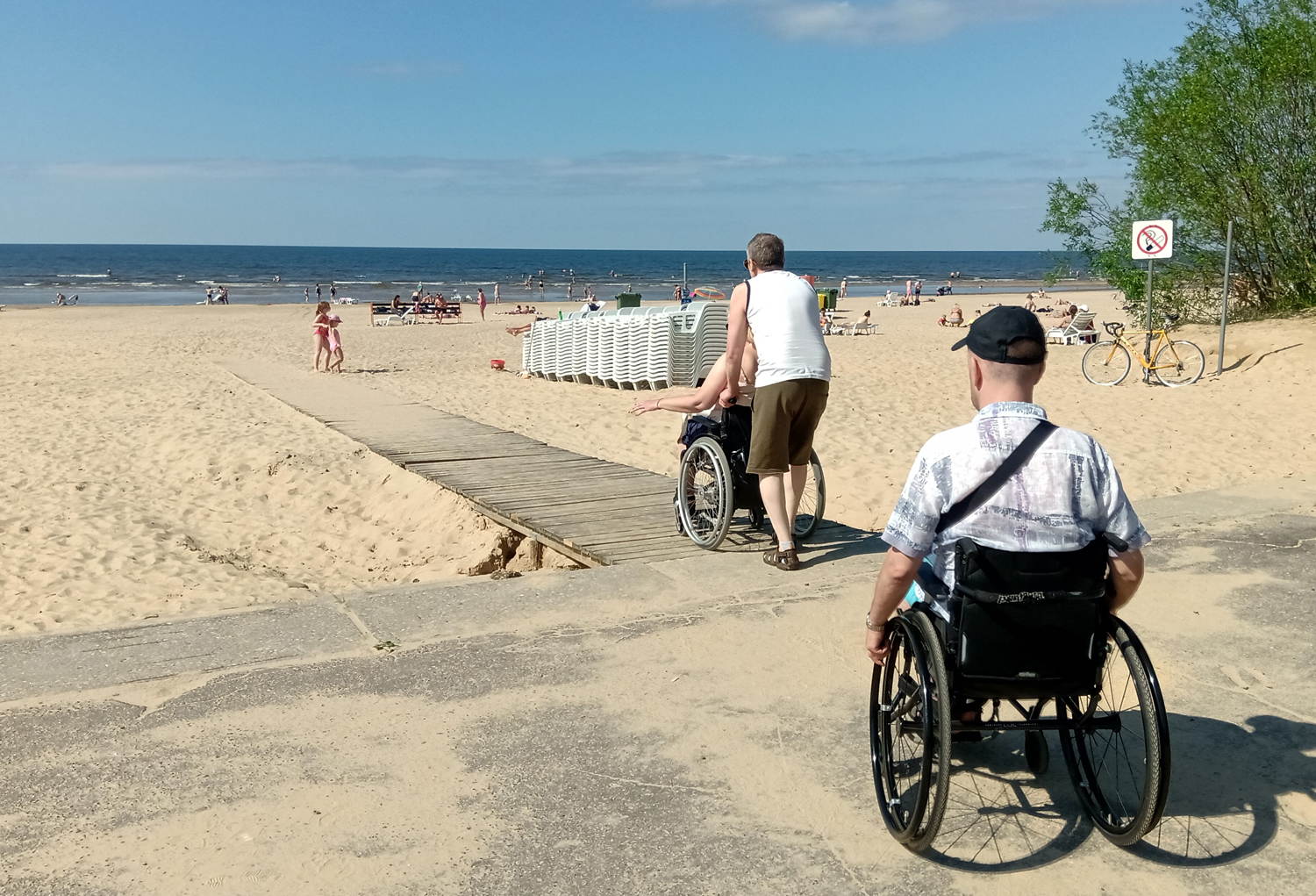 Vecāķu peldvietā uzlabos vides pieejamību