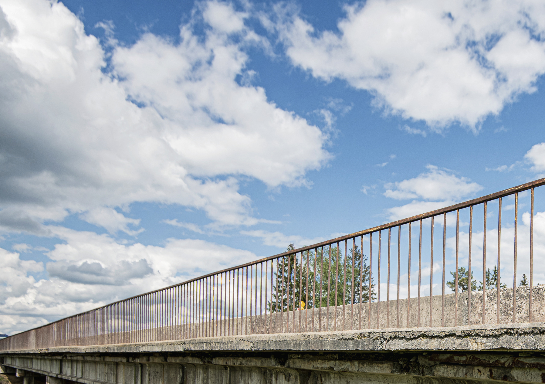 Siguldā uz Vidzemes šosejas demontēs pārvadu pār dzelzceļu