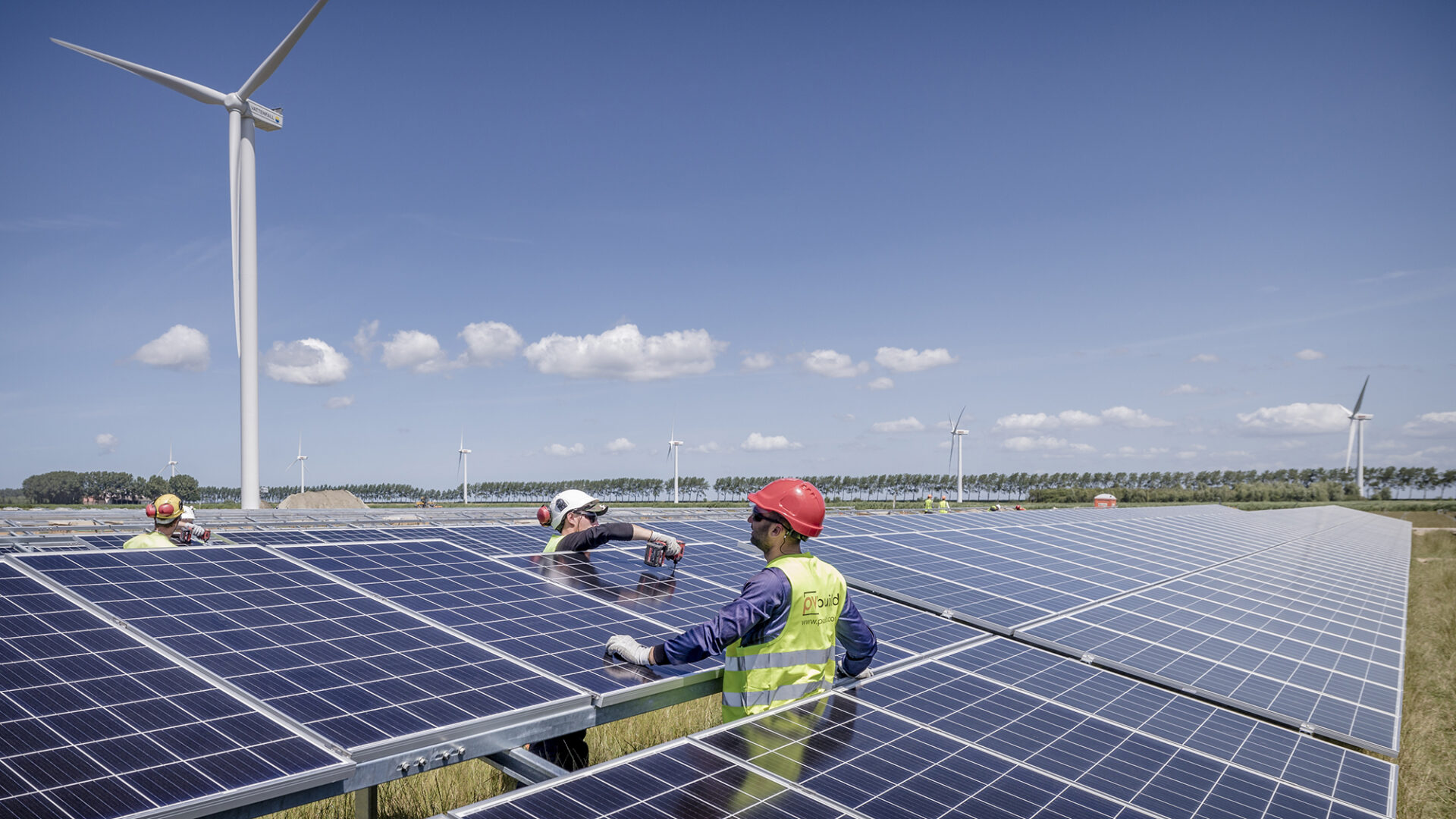 Nīderlandē būvē lielāko hibrīda enerģijas parku