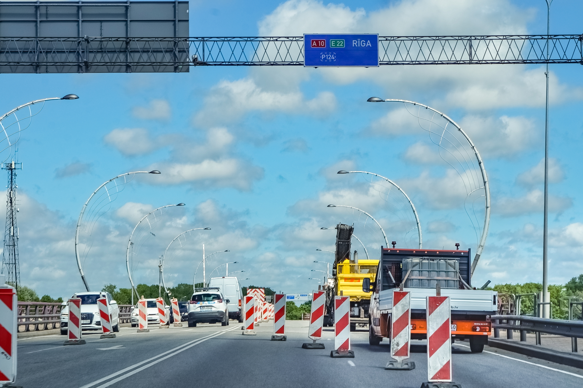 Ventspilī atsākta Ventas tilta seguma atjaunošana