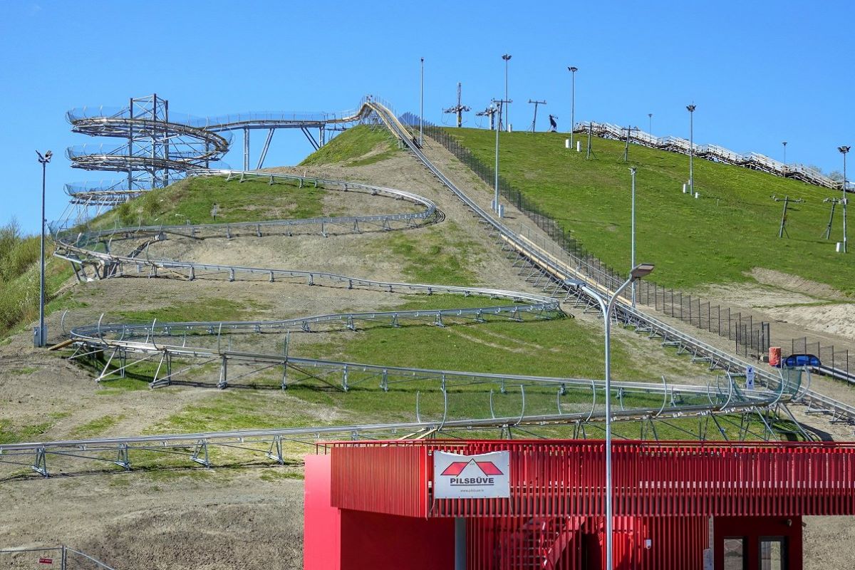 Ekspluatācijā nodota Ventspils jaunā vissezonas rodeļu trase