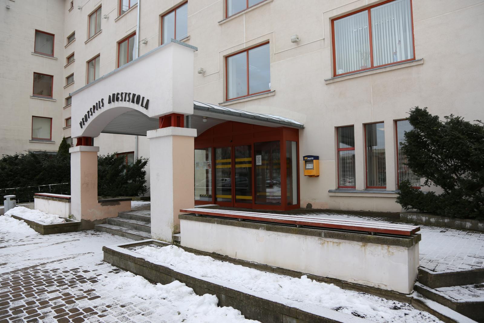 Ventspils Augstskolu pielāgo cilvēkiem ar kustību traucējumiem