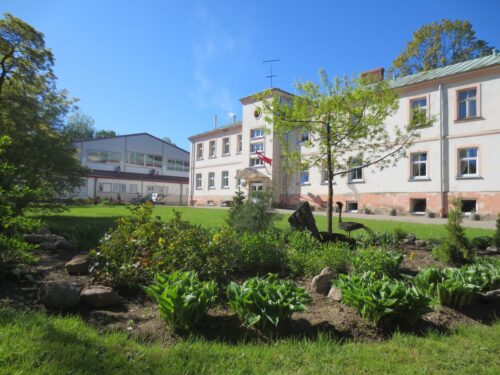 Daļēji aizliedz ekspluatēt Vijciema skolas ēku Valkas novadā