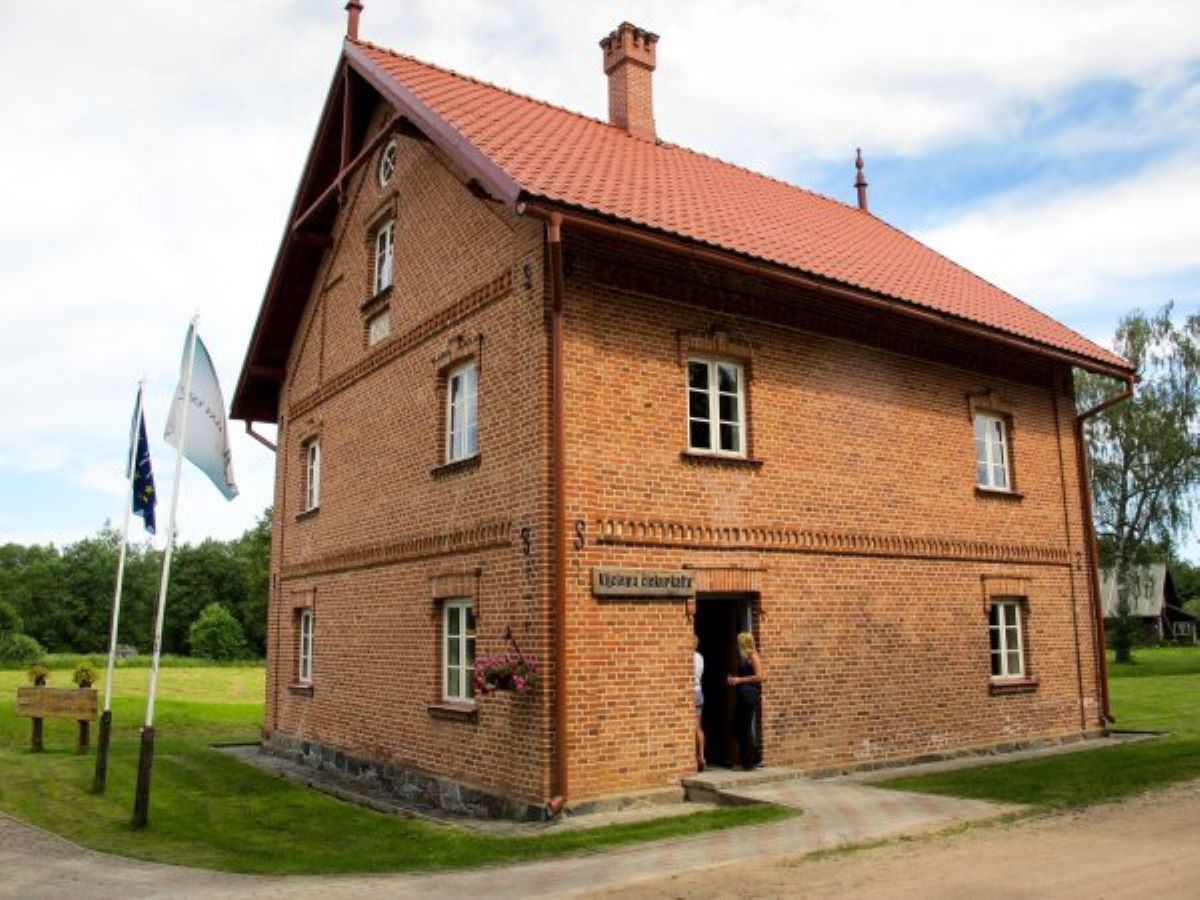 Restaurēta vēsturiskā Vijciema čiekurkaltes ēka