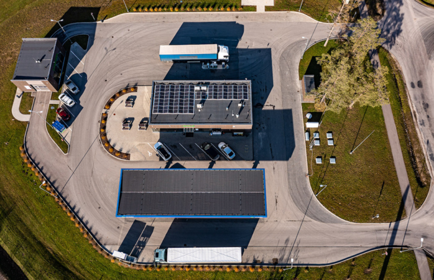 “Virši” uzpildes stacijas aprīkos ar saules paneļiem