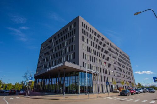 Tiek piedāvāts iznomāt komerctelpas Valsts biroju ēkā Talejas ielā 1