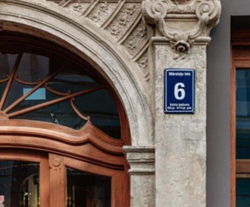 Ierīko ekspozīciju Latvijas Nacionālajā rakstniecības un mūzikas muzejā