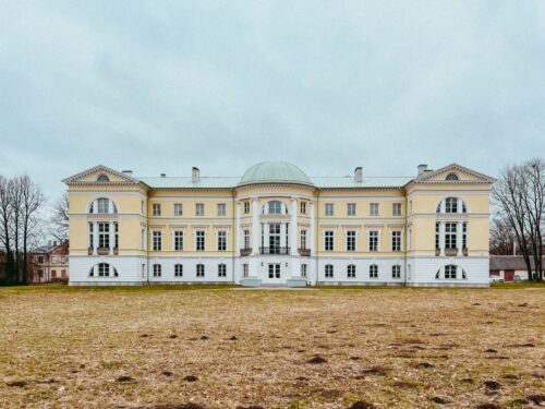 Izsludināta atkārtota Mežotnes pils nomas tiesību izsole