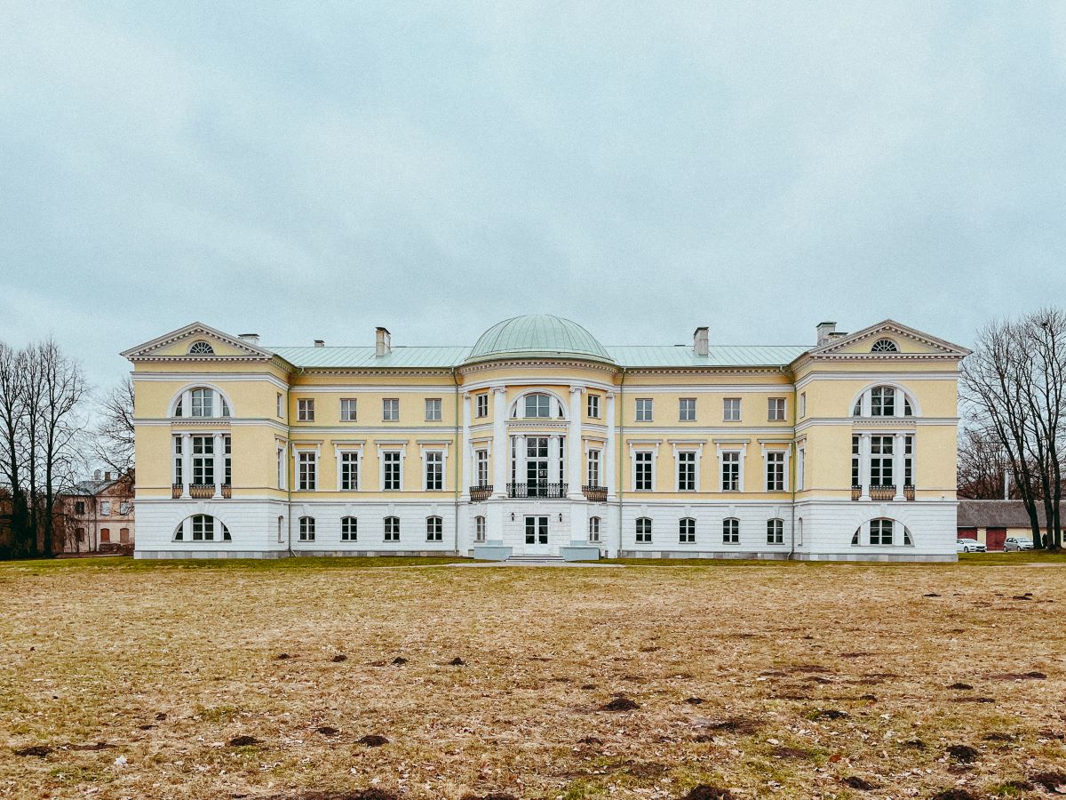 Izsludināta atkārtota Mežotnes pils nomas tiesību izsole