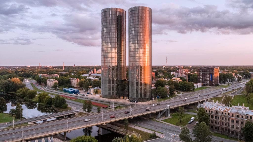 Kompleksā “Z-Towers” atklāta “EuroPark” autostāvvieta