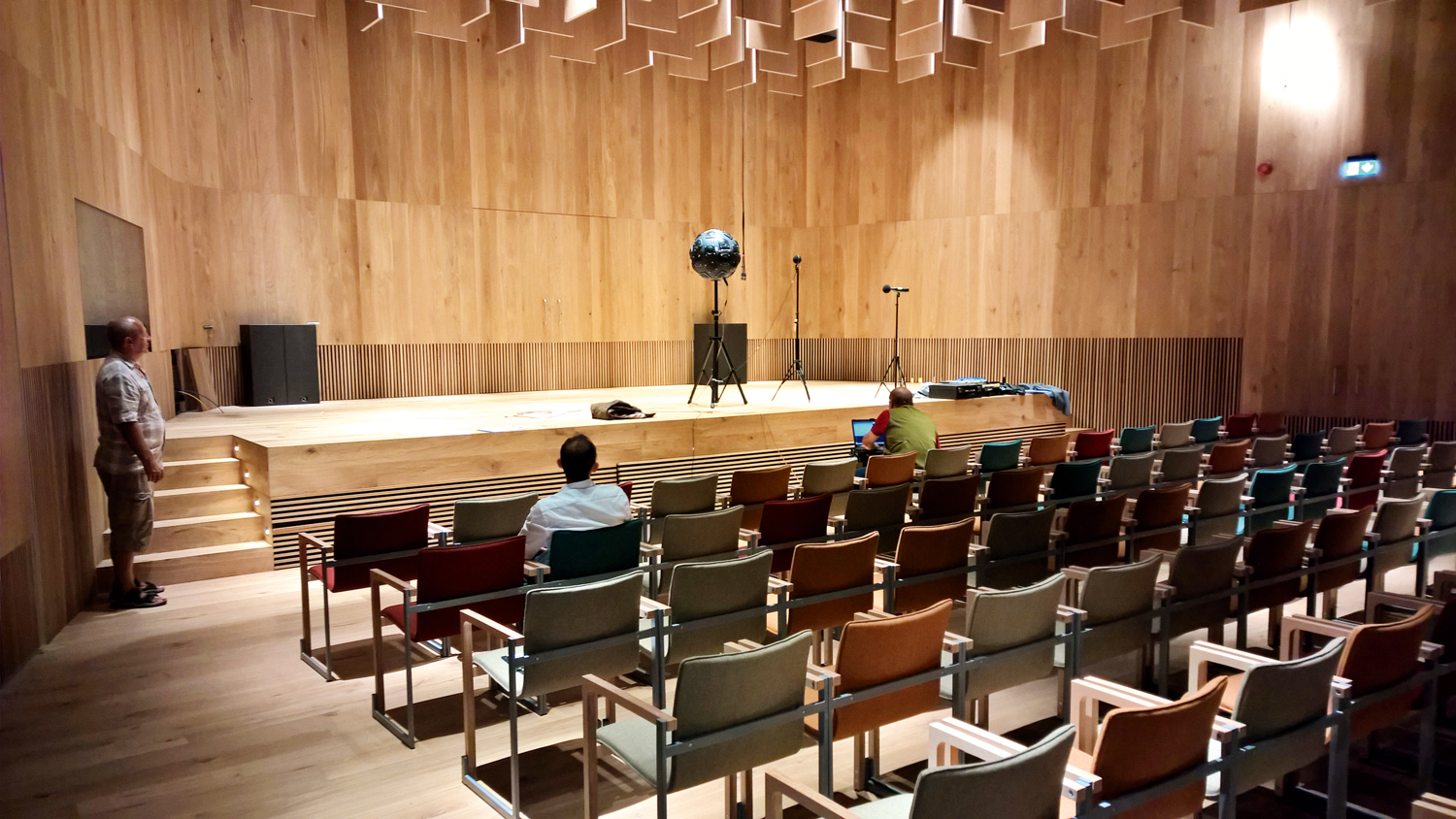 Par akustiku un akustiķiem