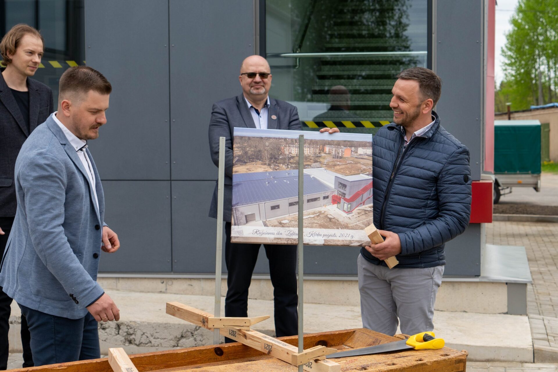 Valkā atklāta jaunuzbūvētā ražošanas ēka “Zaļkalni”