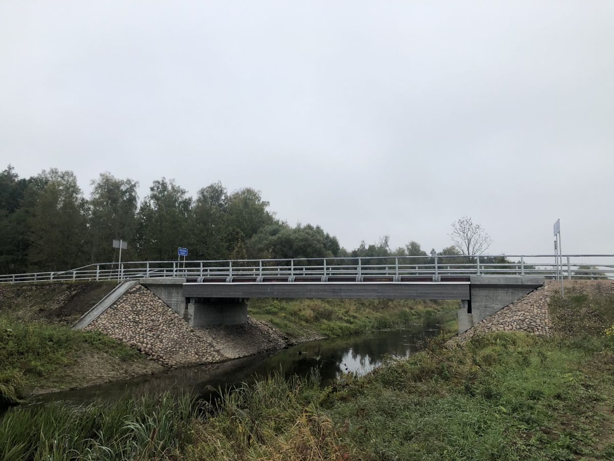 Uzbūvēts līdz šim lielākais saspriegtas līmētas koksnes siju plātnes tilts