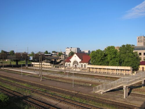 Izsludināts iepirkums dzelzceļa pasažieru platformu modernizācijai