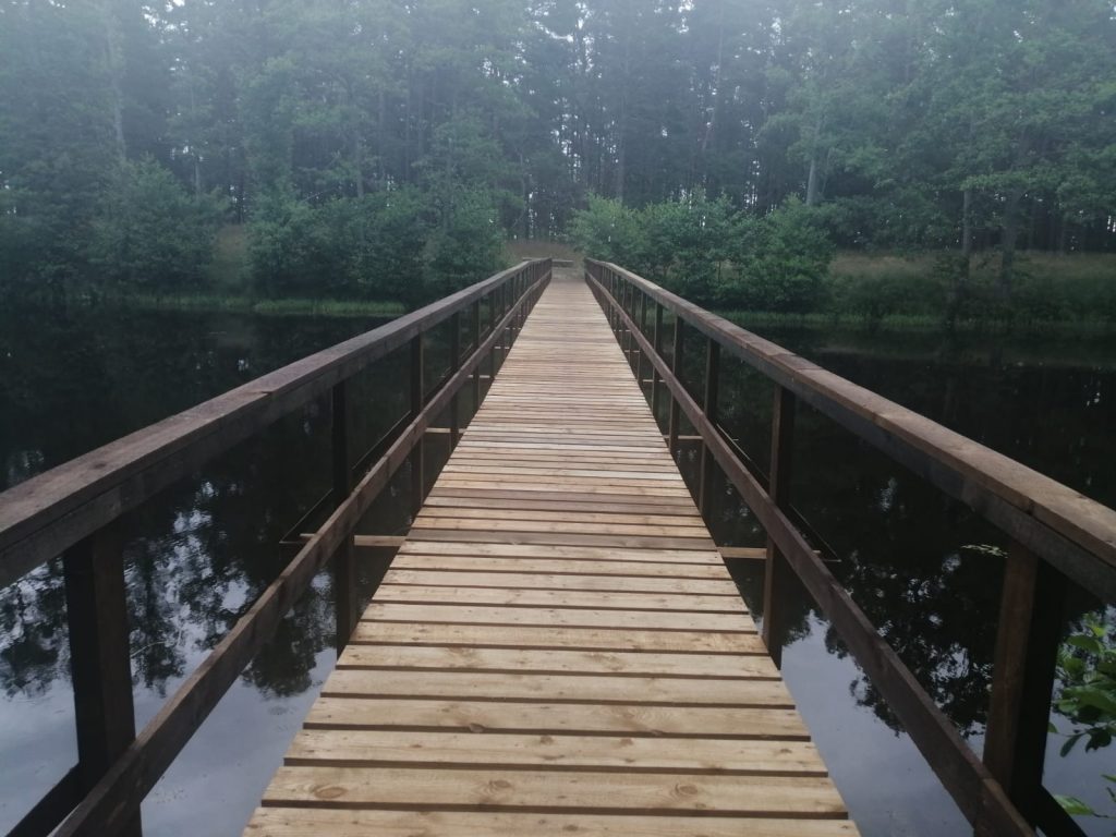 Atjaunota Zēņu dīķa laipa Kolkas pagastā