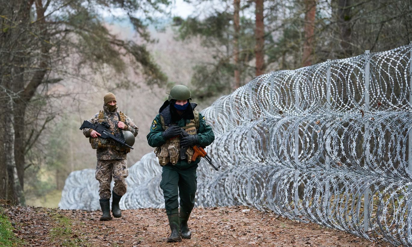 Pabeigta pagaidu žoga ierīkošana uz robežas ar Baltkrieviju