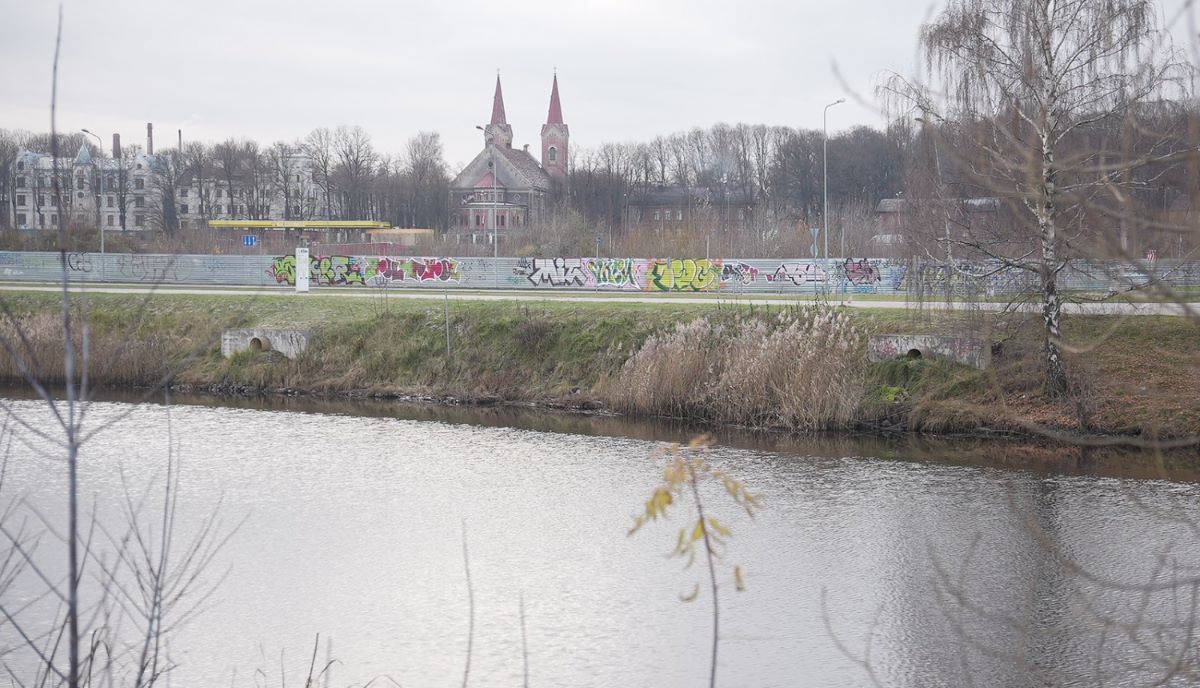 Izsludināts metu konkurss gājēju un velosipēdistu tilta izbūvei pāri Zundam