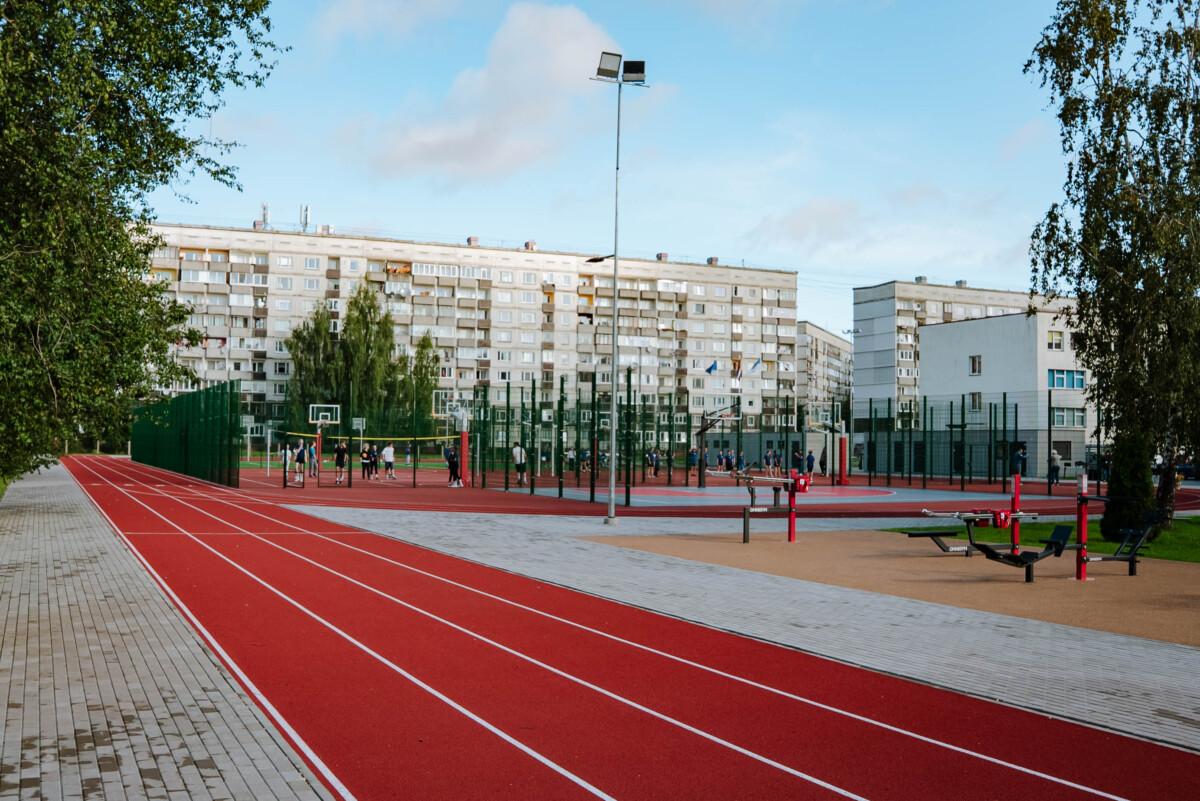 Rīgas Ziemeļvalstu ģimnāzijā atklāta jauna āra sporta infrastruktūra