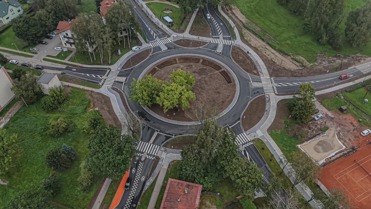 Siguldas centrā atklāts pārbūvētais reģionālā ceļa posms