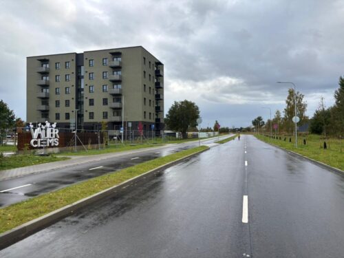 Ekspluatācijā nodota pirmā projekta “Valterciems” daudzdzīvokļu māja