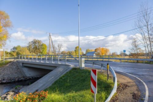 Jūrmalā, Slokā, šovasar pārbūvēts tilts pār Vecsloceni